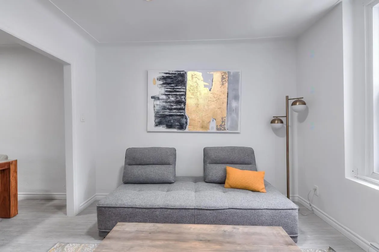 Salle de bain rénovée dans un appartement étudiant à Montréal