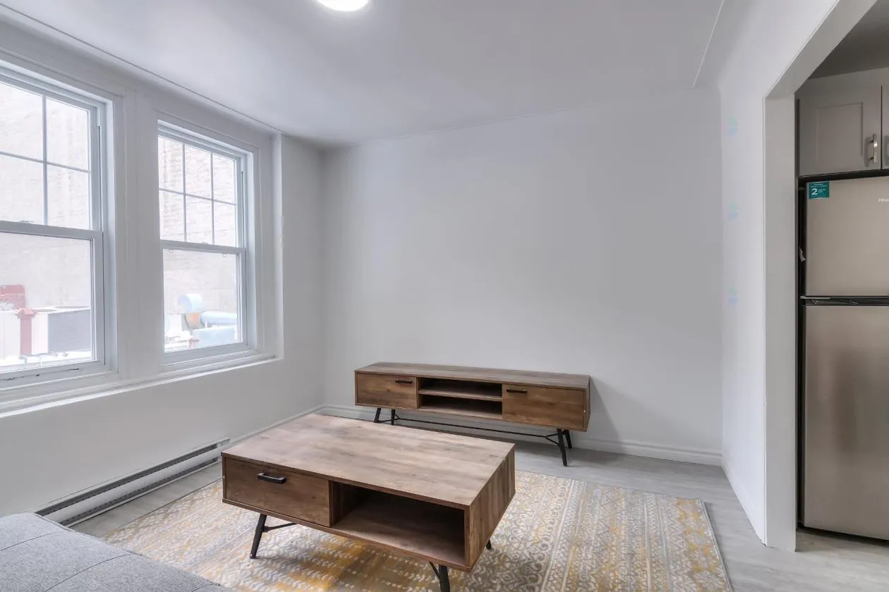 Espace de vie dans un appartement 1 chambre au centre-ville de Montréal